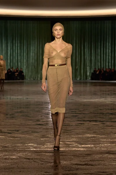 Look 37